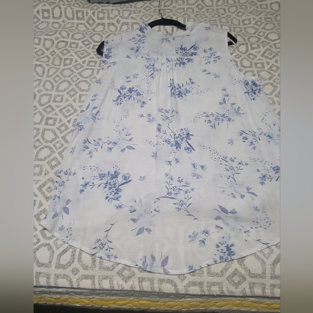 Sleeveless top